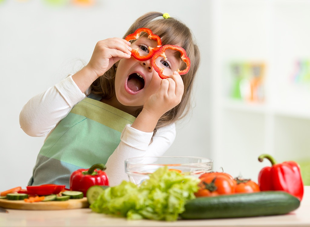 little-girl-playing-veggies